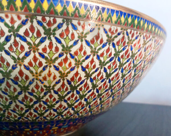 Side profile of Diamond Lattice ceramic sink, displaying its refined contours.