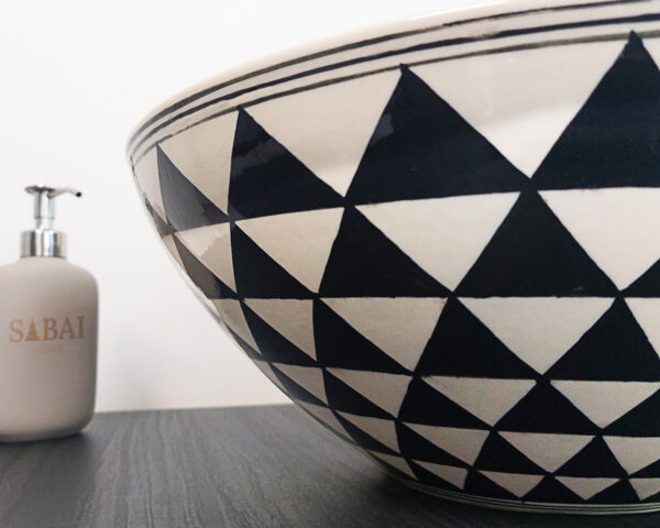 Side perspective of Optical Illusion sink, showcasing its sleek and curved form.