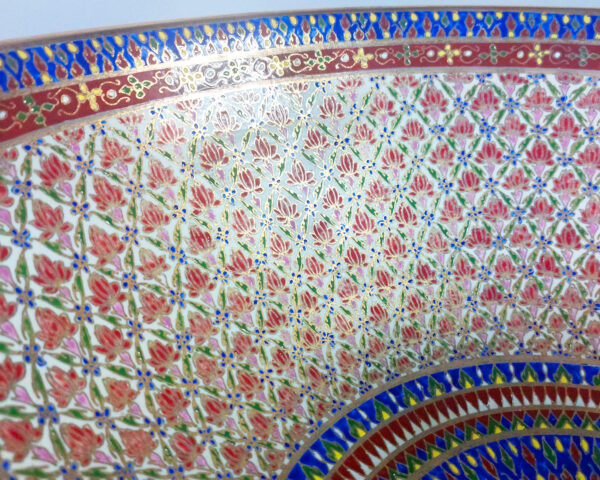 Close-up of Ruby Star’s golden highlights, enhancing its luxurious appeal.
