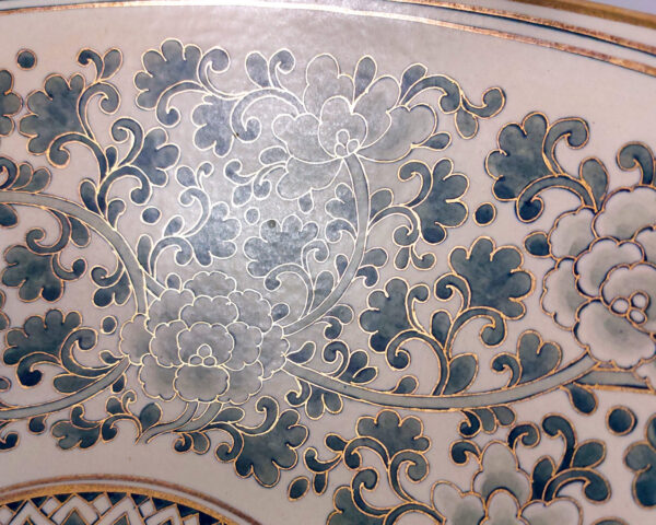 Close-up of 12% gold-painted rim and floral design on ceramic sink